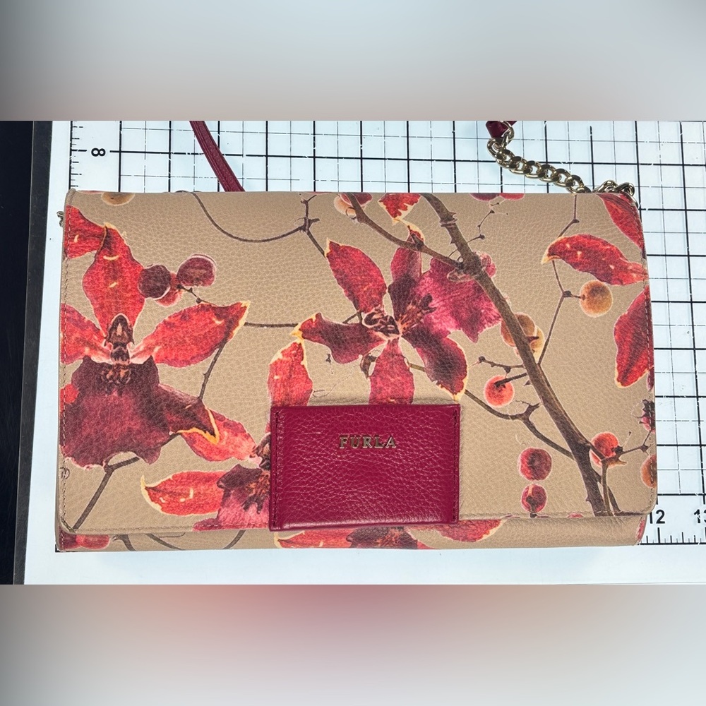 Furla Furla and Cream Floral Crossbody Bag. Chain and leather strap. - Picture 6 of 10